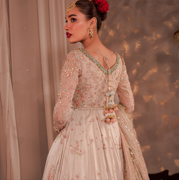 Batik 4pc pakistani Suit - Picture 3 of 9